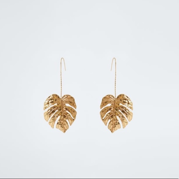 🍃Gold Monstera Leaf Earrings🌺 - Picture 2 of 5